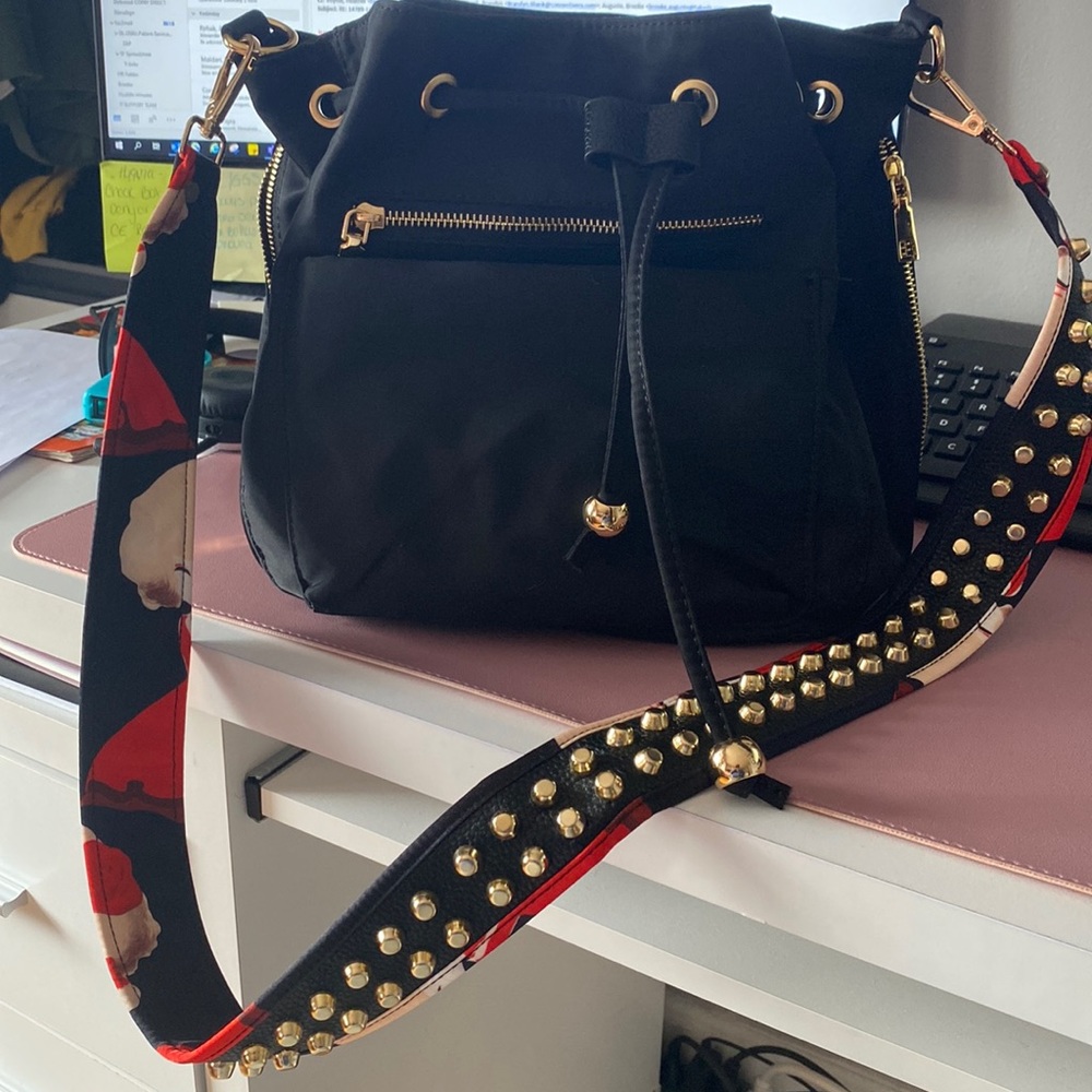 BRAND NEW BUCKET HANDBAG